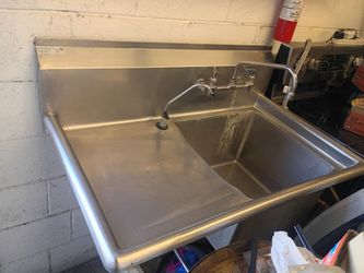 39x24 18x18 sink stainless steel restaurant sink made by Atlanta culinary equipment very nice condition even has faucet still attached we'll need new