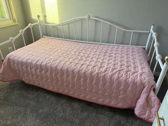 Vintage 1980s White Metal Daybed with Pull-Out Trundle (2 Twin Mattresses Included)