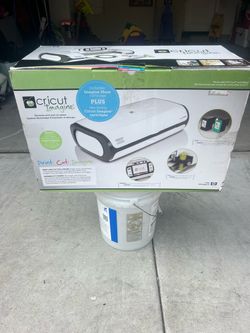 Cricut imagine electronic print and cut system .