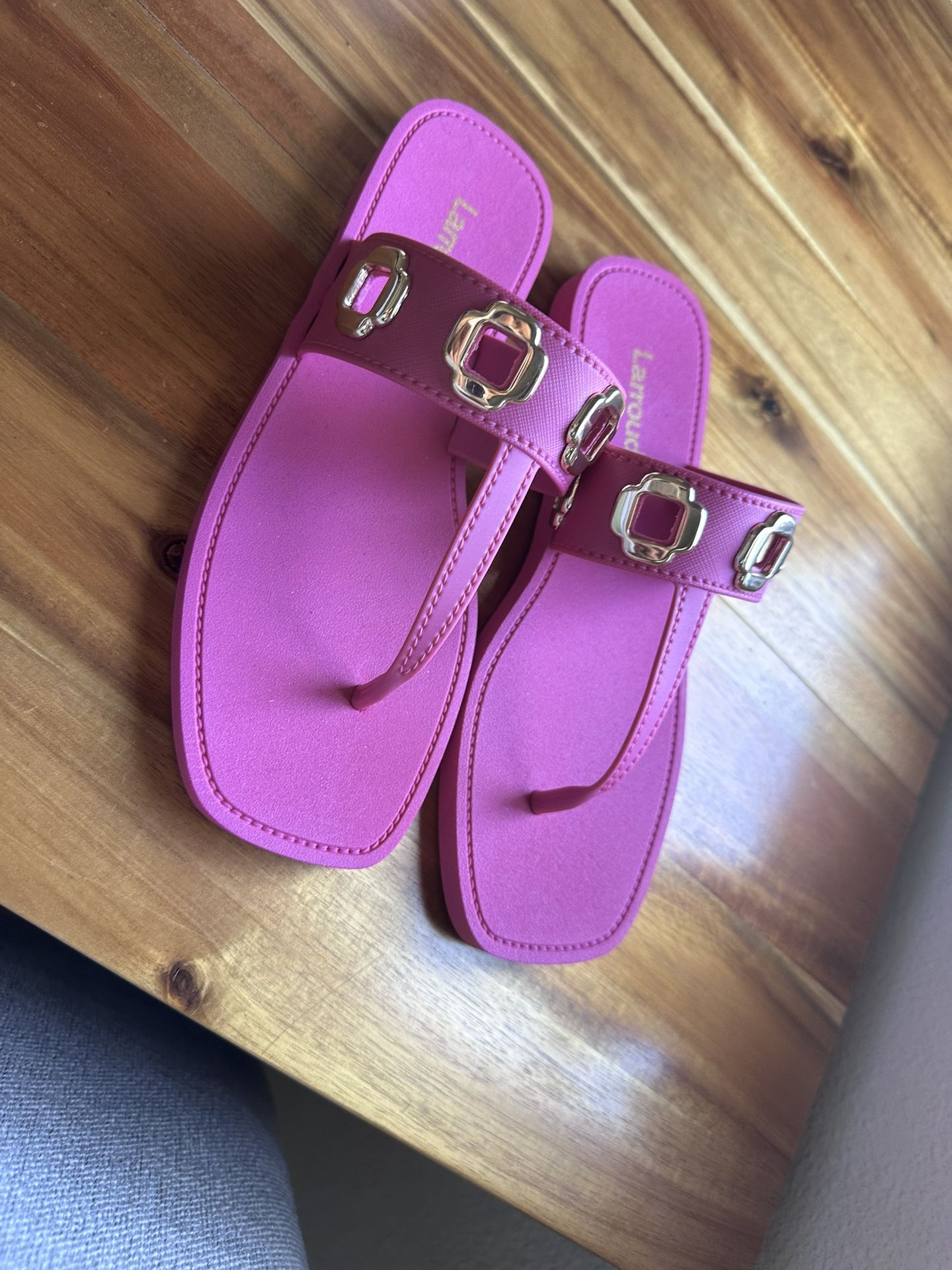 BRAND NEW LARROUDE SANDALS