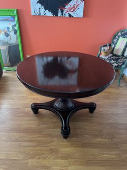 Pottery Barn ‘Montego’ Pedestal Extending Dining Table