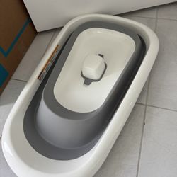 Oxo Tot Splash and store bathtub 