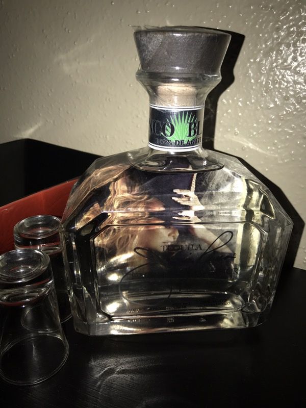 Tequila blanco jenni Rivera autografiado por chiquis Rivera 👌🏼🍸nuevo