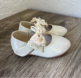Ivory Bow Mary Jane toddler girls shoes size 5.5