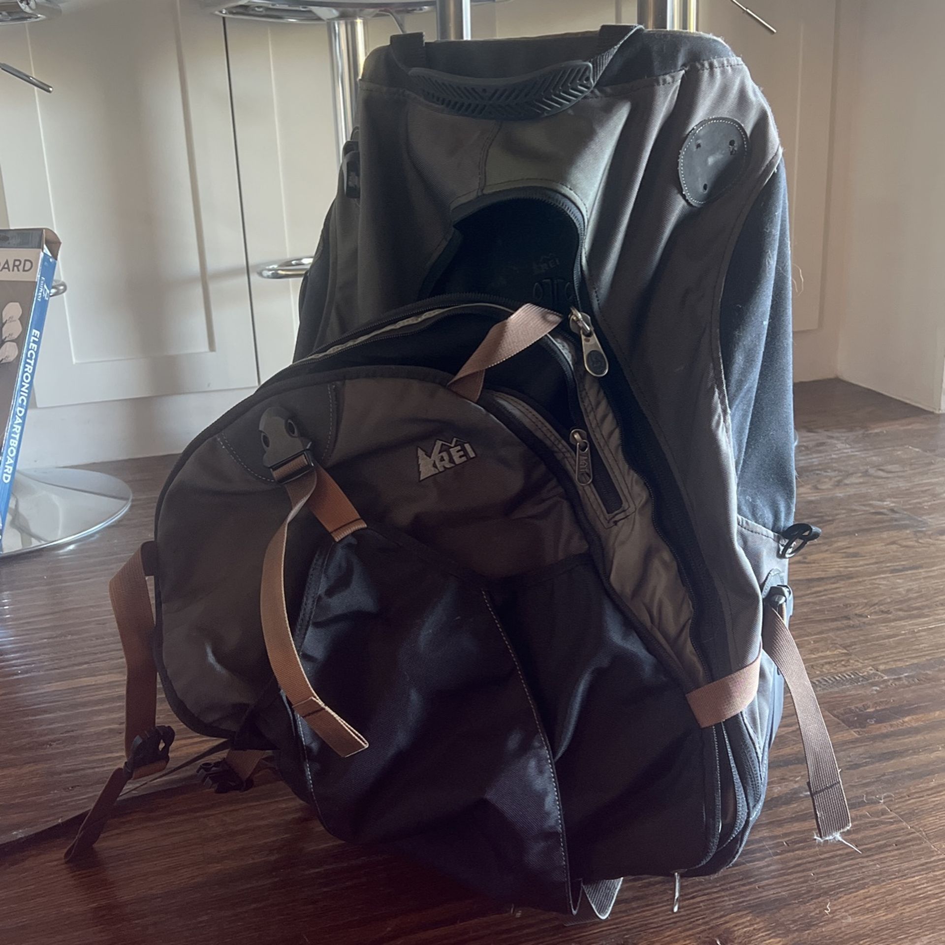 REI Duffle Bag/backpack/suitcase With Wheels And Straps 