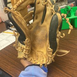 A2000 Baseball Gloves 