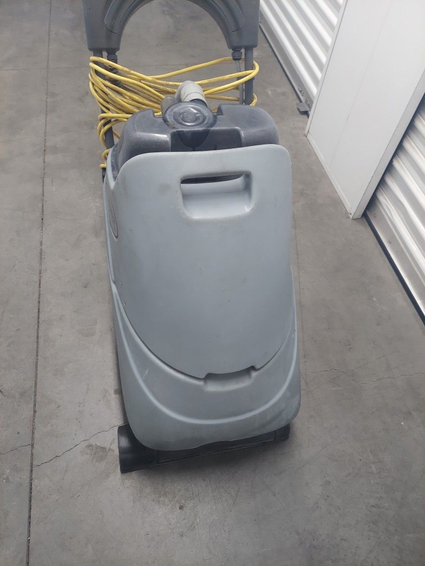 ADVANCE AquaClean 16ST, Carpet Extractor, Good Condition, Great Suction, Pump Works Good