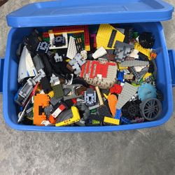 10 Gal Bin Of Assorted Legos. 