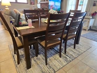 Table with 6 chairs