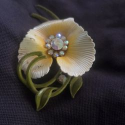 ​Vintage 1960s Enamel Flower Brooch – Aurora Borealis Rhinestones – Mid Century Retro