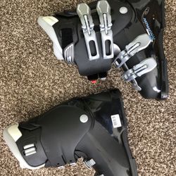 Brand New size 7 Salomon boots