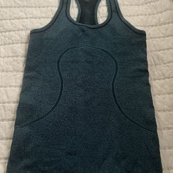 Lululemon Deportiva Size 4