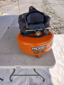 Conpresor ridgid de Luz de 6 galones