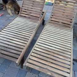 Set of 2 teak lounge chaise chairs