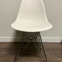 Eamse Molded Plastic Side Chair In White