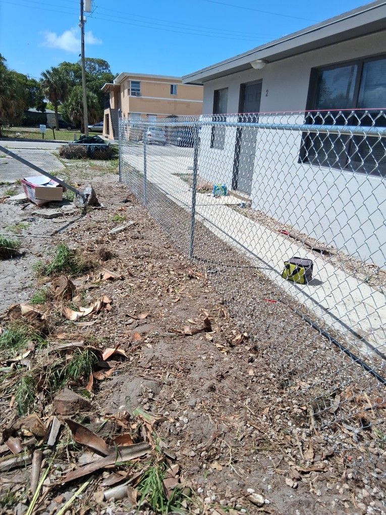 We Make Fence And Landscape Look At Description