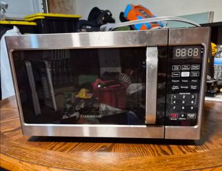 Farberware 0.7 Cu. Ft. Countertop Microwave Oven