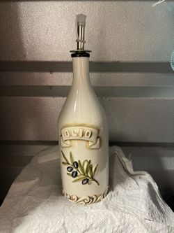 Olivie Oil  Dispenser With Dish New  