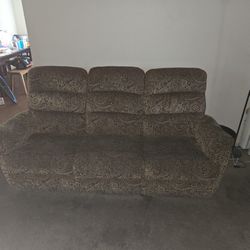 Reclinable couch