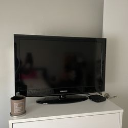 30” samsung tv with roku and both remotes