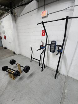 New BodyFit Power Tower with EZ Curl Bar, Tricep Bar, and Weights&100 Pounds + 4 Collars.

Miami Downtown Zip 33130
Delivery for extra 

New Sturdy Bo