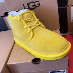 Uggs K Neumel II Size 4 Jr Yellow 