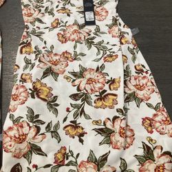 2 New Mini Dresses, 2 sweaters, 1 T-shirt, and 1 New Corset. Sizes S and M