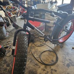 Mongoose Dolomite Fat Tire Mens Mountain Bike