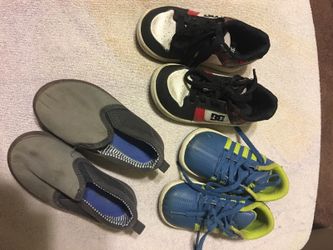 Little boy tennis shoes size 7