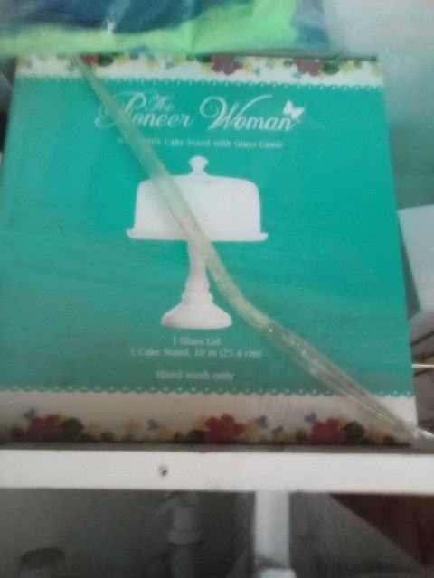 The Pioneer Woman Cake Stand With Glass Cover In Excellent Condition