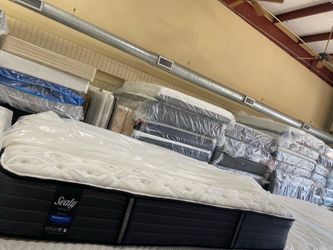 King mattress  sealy 🦖