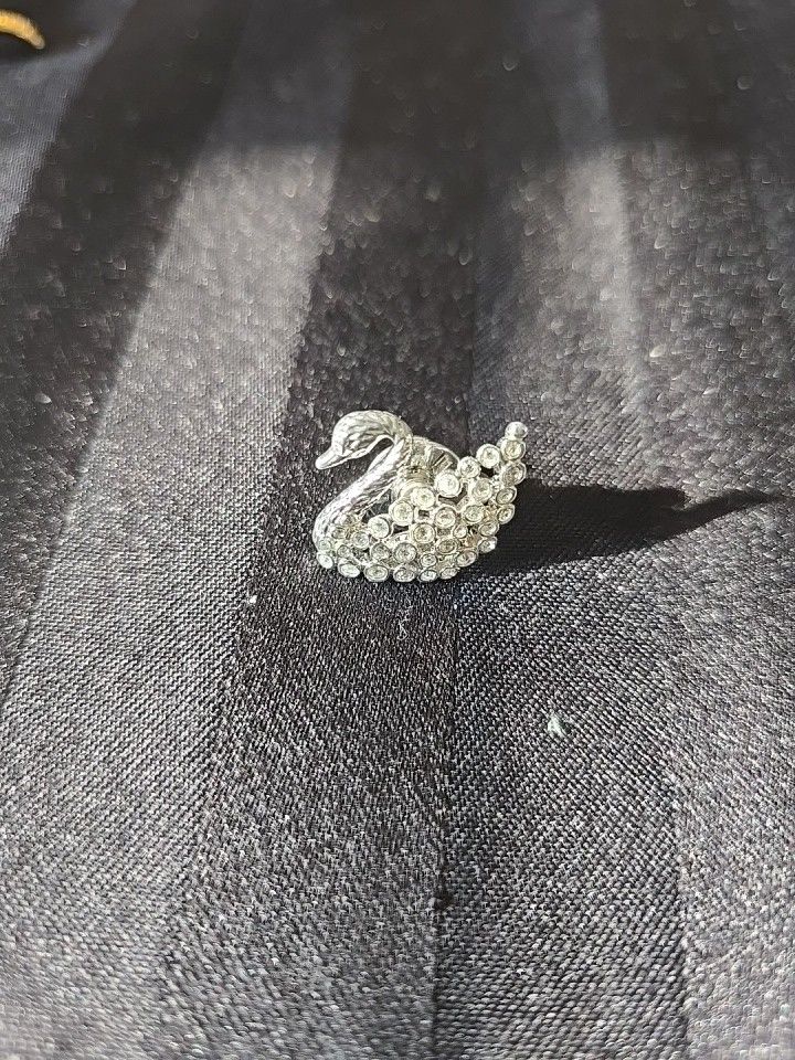 Swarovski Crystal Swan Silver Tone Bling Label/Pin Rare!