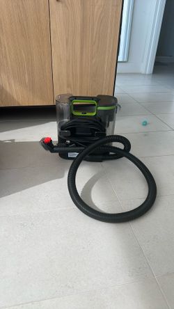 Pet portable carpet and upholstery cleaner