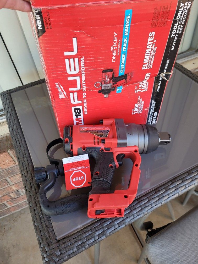Milwaukee 1"higt Tequesta Impact Wrench W/ HONE-KEY