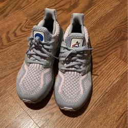 Adidas Women Ultra Boost Size 9 $50