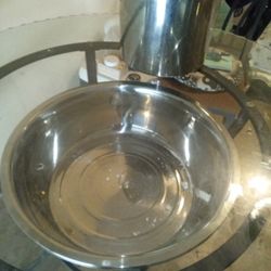 XXLG HUGE!!! 25 GALLON STAINLESS STEEL MIXING BOWL & XL 10 GALLON STAINLESS STEEL POT FOR COOKING  Lets Bundle Buy Both $40 Or Each For $25
