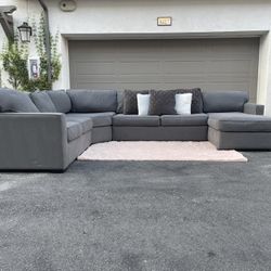 Beautiful Gray Sectional Couch From Macys In Excellent Condition - Free Delivery 🚚