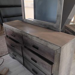 Bedroom Set - Bed, Dresser, Night Stands