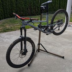 Commencal Clash XL Mountain Bike 