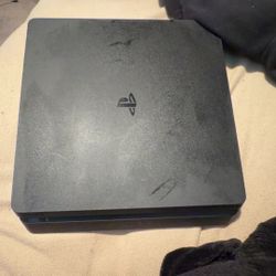 PS4 Slim Console 