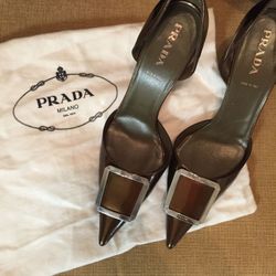 Prada 38