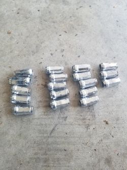 Chrysler  300 Log Nuts  40 Dollars 18 Of Thim 