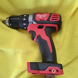 M18 MILWAUKEE DRILL 