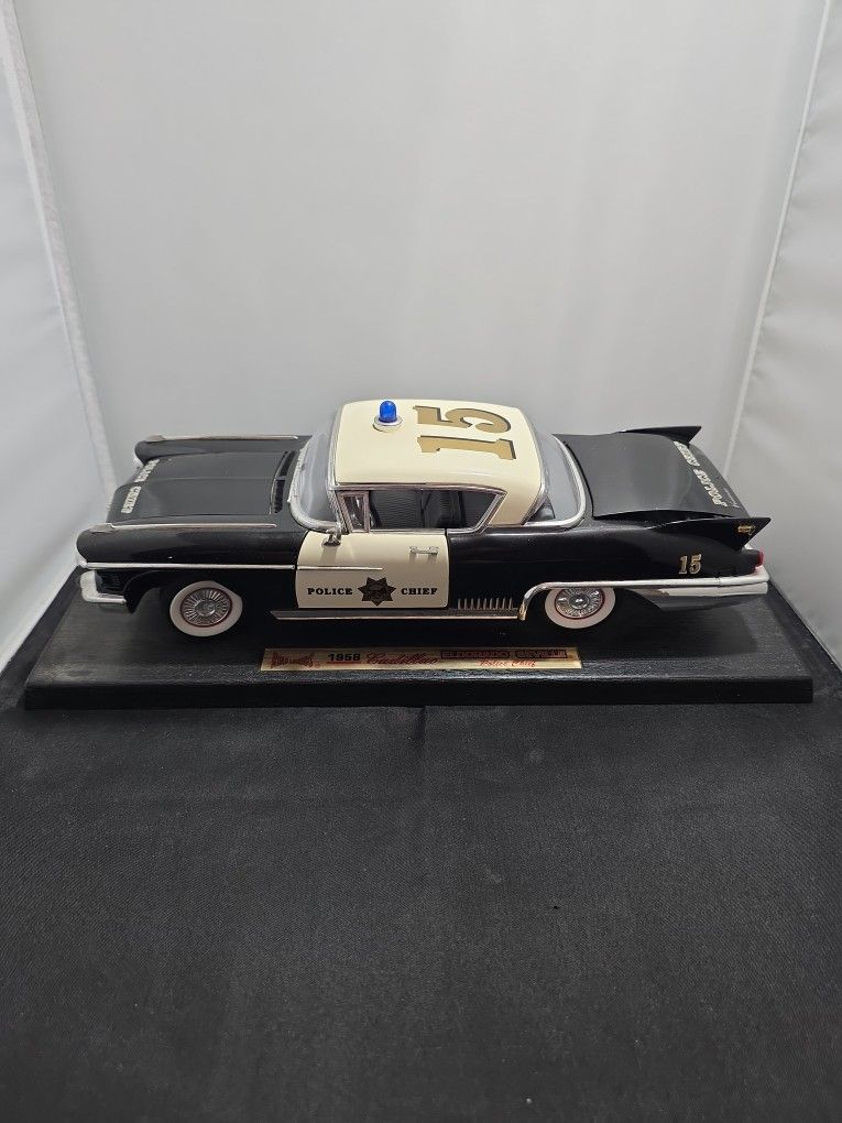 Road Legends 1:18 1958 Cadillac Eldorado Seville Police Chief Car Diecast (OT)