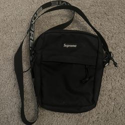 Supreme shoulder bag 