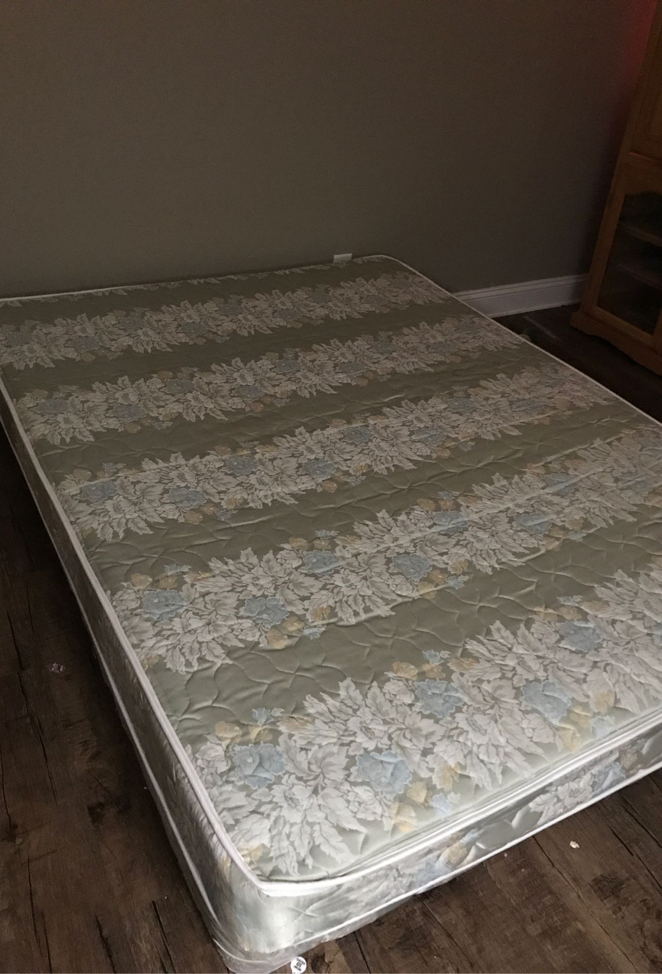 Queen mattress and box spring