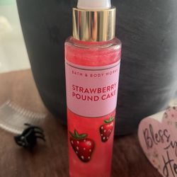 Brand New Bottle Of Bath And Body Works, Strawberry, Poundcake, Diamond Shimmer Mist