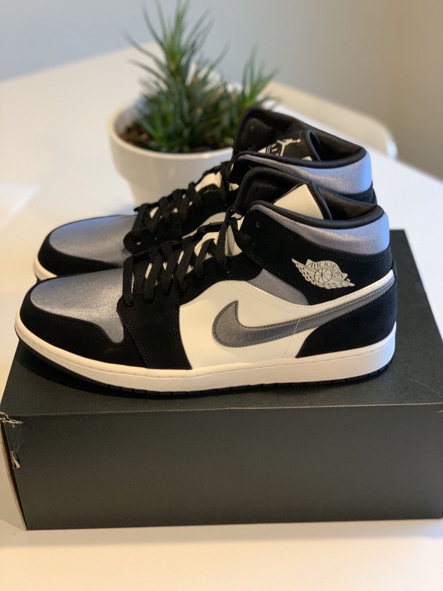 air jordan 1 mid se satin grey toe