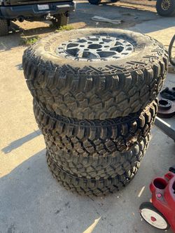 Can-am Maverick R stock tires/wheels set