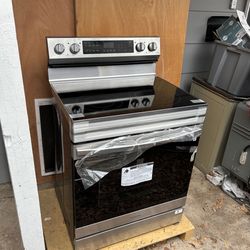 Samsung Freestanding Electric Range (similar to model NE63A6511SS